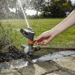 Arroseur Canon Pic Comfort Gardena Arrosage Pelouse Secteur Réglable 7 Arroseur Canon Pic Comfort Gardena Arrosage Pelouse Secteur Réglable -Jardin Outil Magasin arroseur canon sur pic comfort gardena pelouse secteur arrosage reglable 450m2 2